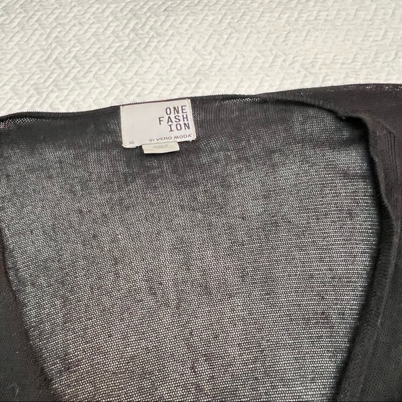 one Fashion by Vero Moda Twist Front Black Tunic Top Size XS - Picture 6 of 10